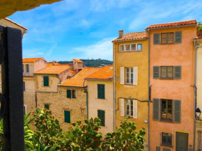 Bel appartement dans les remparts à 50 m de la mer